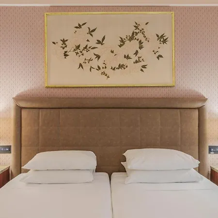 Hotel Doria Grand Milan
